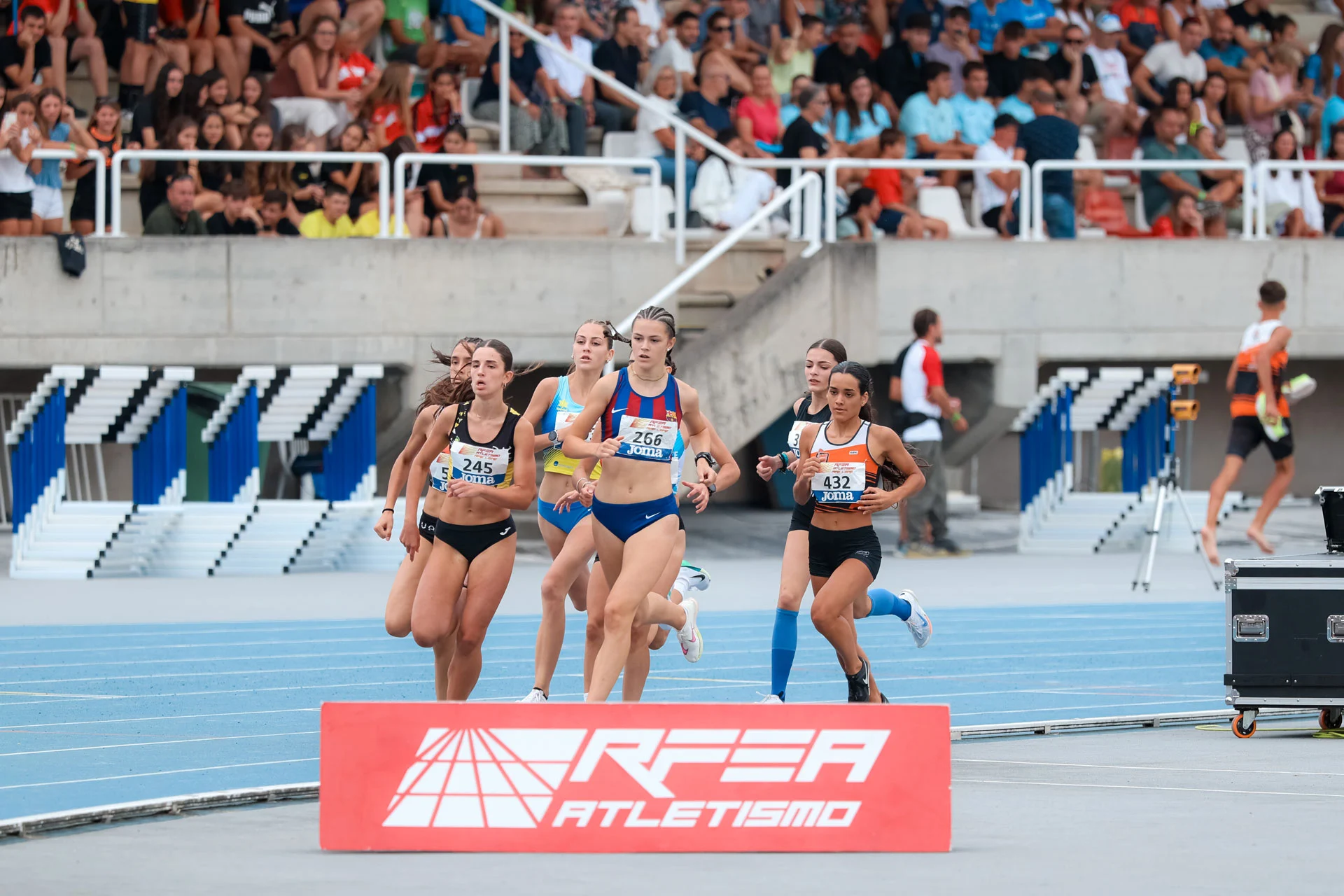 sub16 600 m