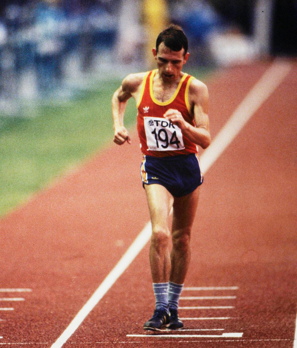 José Marín llegando a la meta en el Mundial Helsinki 1983