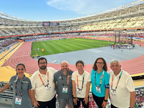 (De izquierda a derecha): Loreto Pérez - Jurado de Apelación. Iker Martínez - Juez España Atletismo. Sergio Solana - Juez Internacional de Marcha. Beatriz Rivas - Jueza España Atletismo. Gemma Castaño - WA Referee. Luis Saladie - Jefe de Equipo España Atletismo.