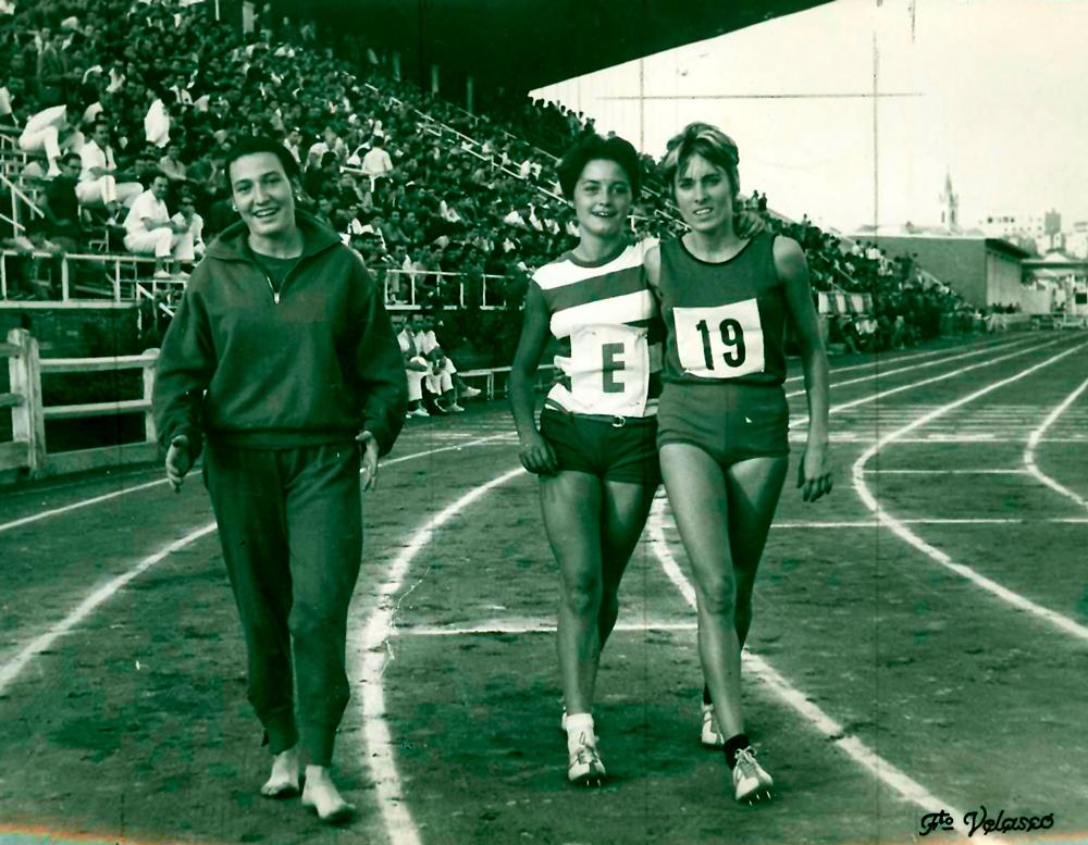 Nela Souto entre Emma Alberto y Blanca Miret (cto.ESP 1964 Madrid)