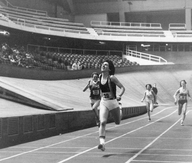 Yolanda Oroz compitiendo el el Palacio de los Deportes de Madrid 1982