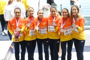 Chicas bronceadas en medio maratón