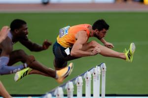 Quique Llopis: "En el atletismo, se gane o se quede último, se felicita al rival; cuando jugaba al fútbol, la diferencia era abismal"