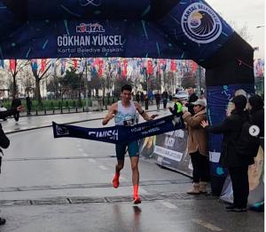 Adel Mechaal vuelve a competir tras un año en blanco y gana un 10K en Estambul