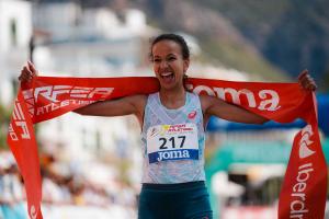Fátima Ouhaddou: “Estoy entrenando entre la nieve para el maratón de Sevilla”
