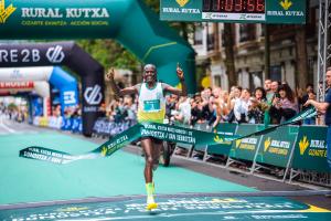  Kiptoo hace historia en San Sebastián